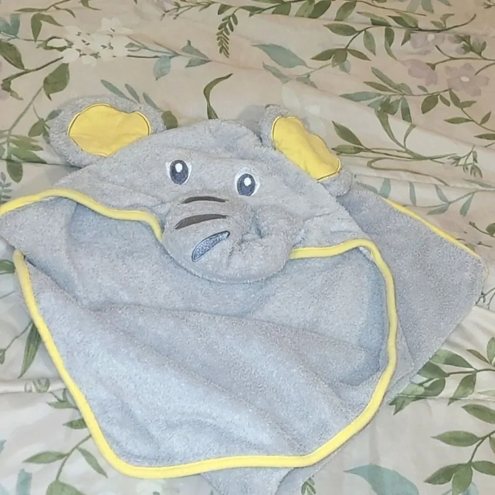 Little Tinkers world elephant Hooded Towel